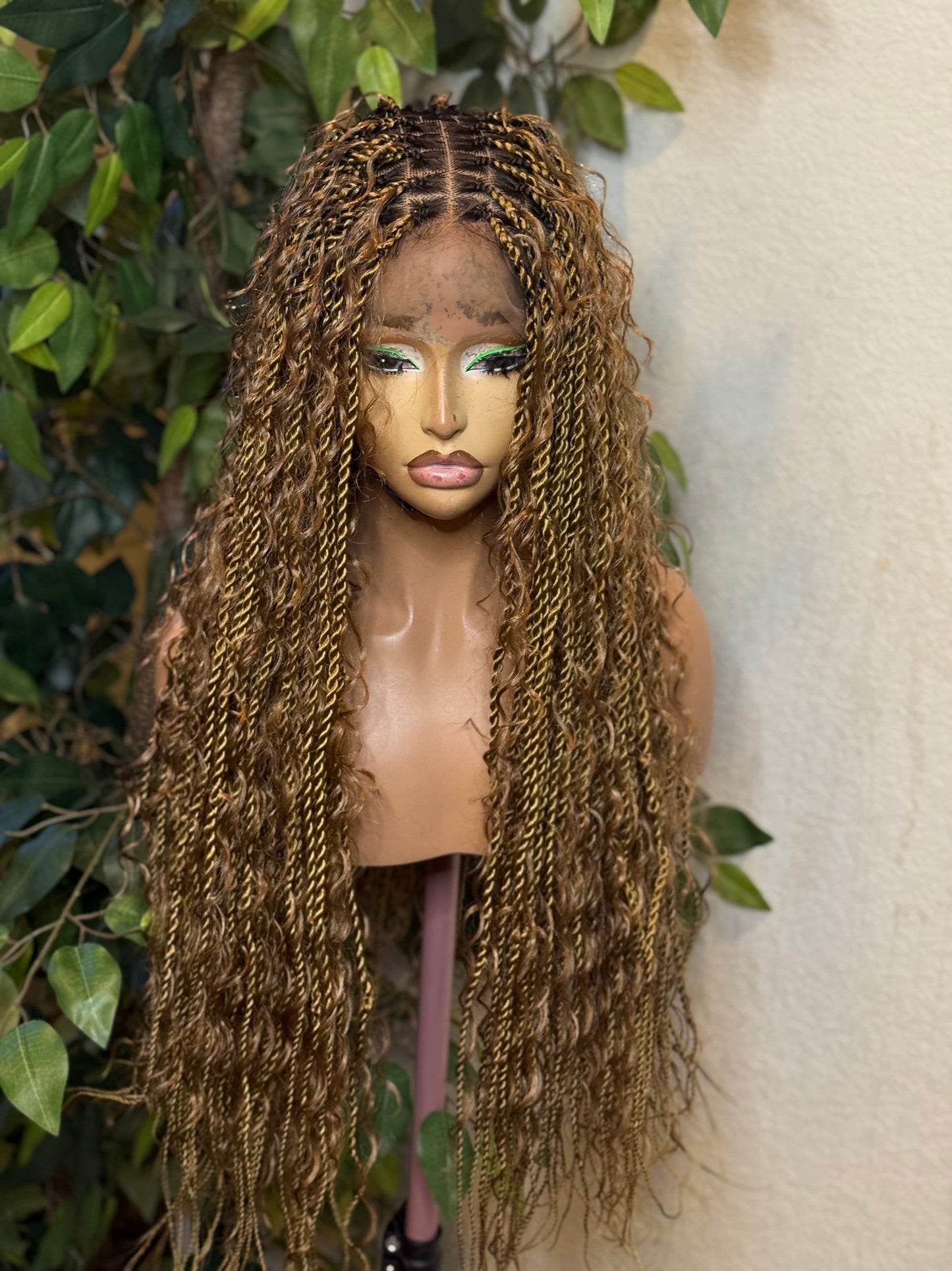 Knotless Twist braids with boho available in different colors. (Medium size) Beautiful for all black women