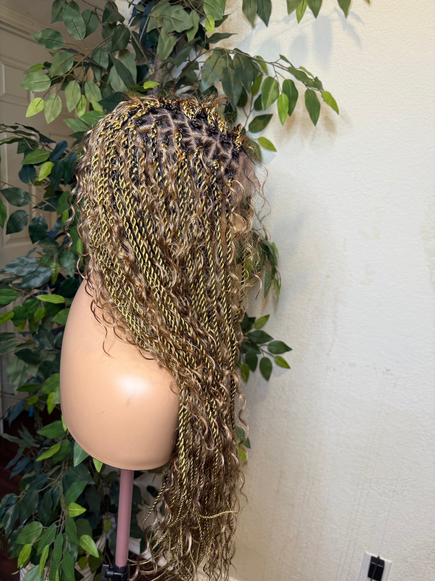 Knotless Twist braids with boho available in different colors. (Medium size) Beautiful for all black women