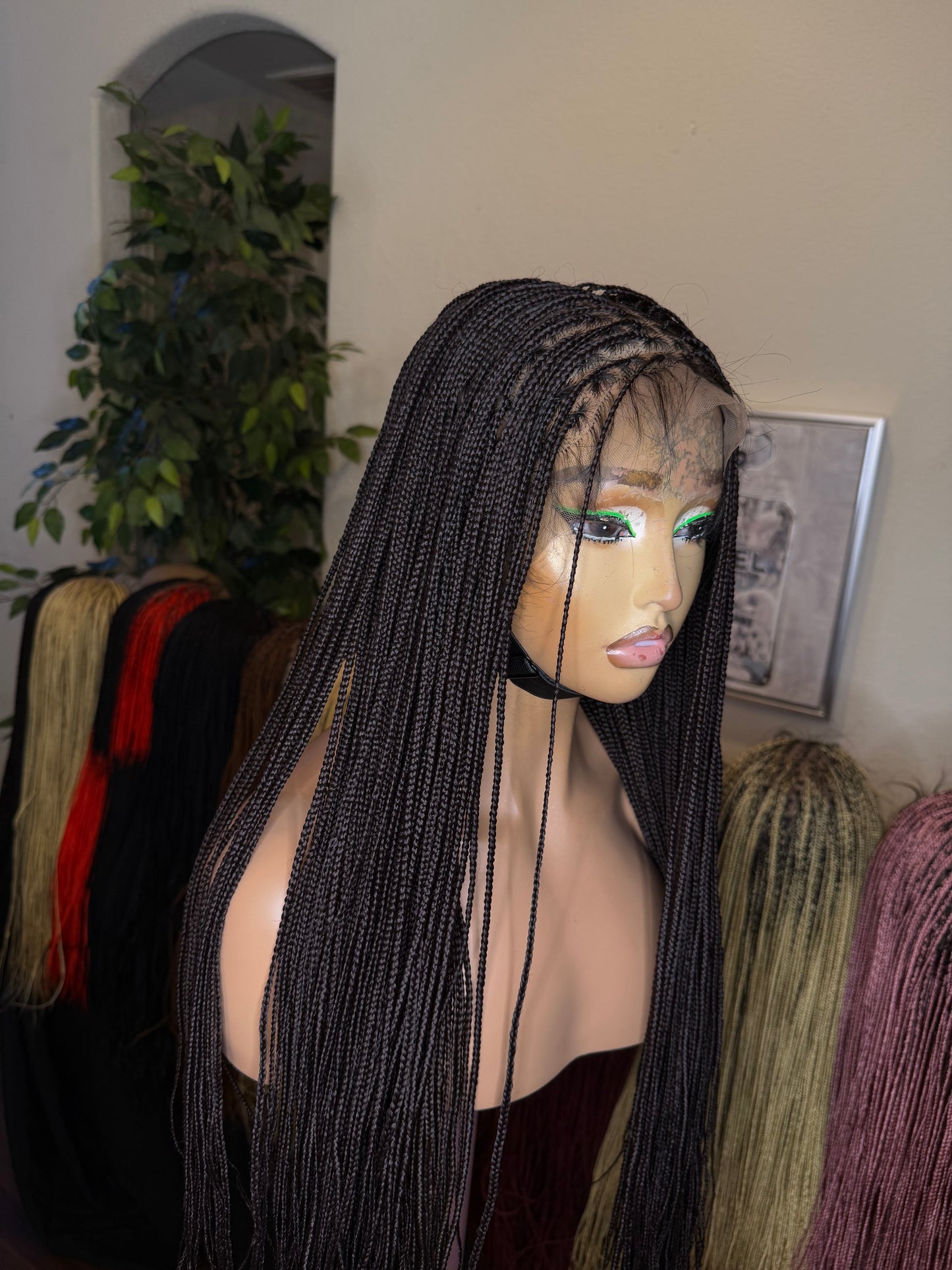 360 full lace Micro knotless braids, made with blend lace synthetic lace available in different lengths very easy to wear for all occasions