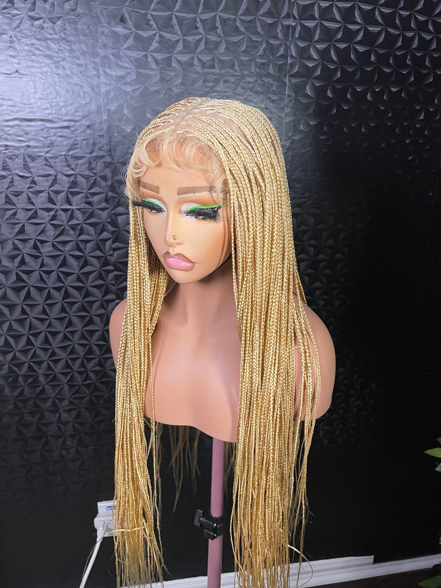 6x6 Glueless closure small size knotless braids 30inches, made with hair blend lace. available in different colors.
