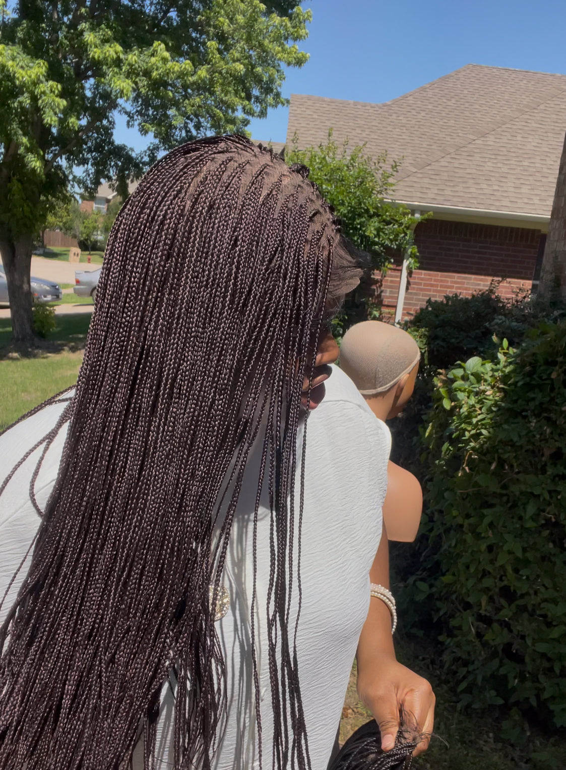 360 full lace Micro knotless braids, made with blend lace synthetic lace available in different lengths very easy to wear for all occasions