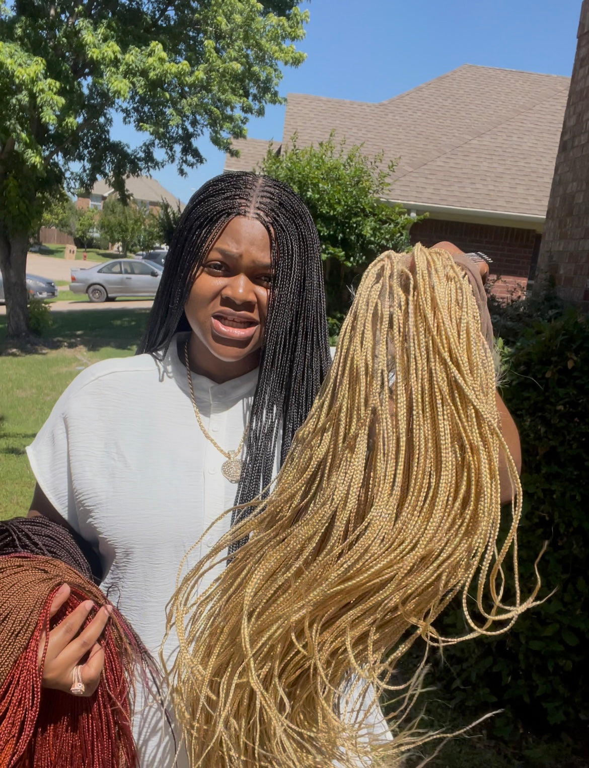 360 full lace Micro knotless braids, made with blend lace synthetic lace available in different lengths very easy to wear for all occasions