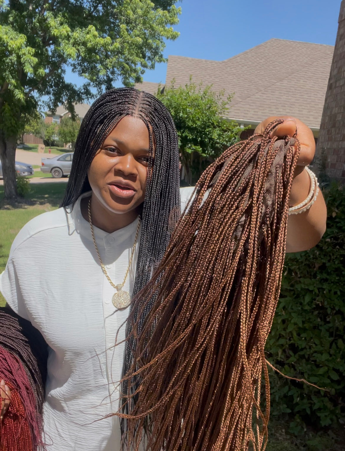 360 full lace Micro knotless braids, made with blend lace synthetic lace available in different lengths very easy to wear for all occasions
