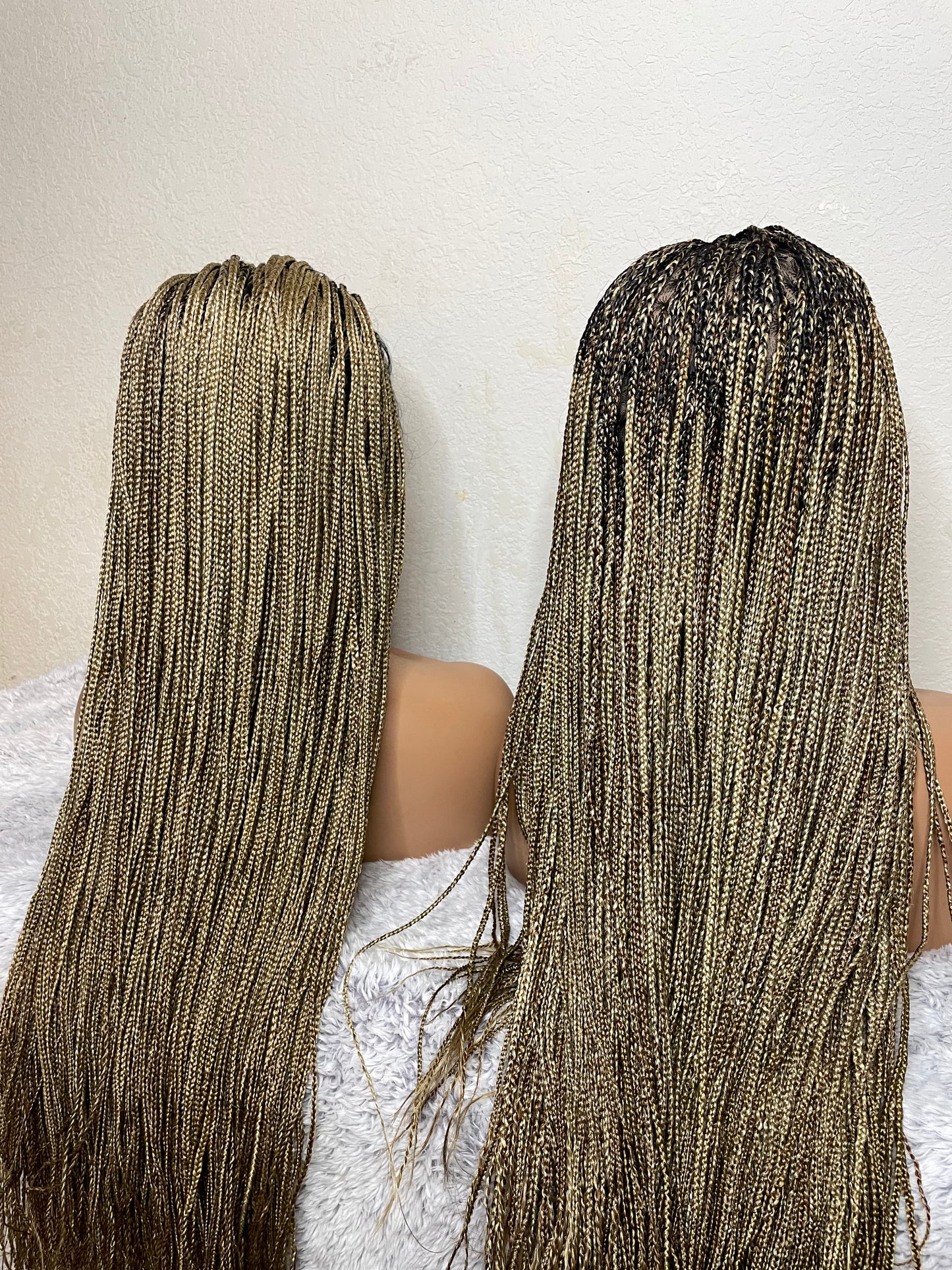 360 full lace Micro knotless braids, made with blend lace synthetic lace available in different lengths very easy to wear for all occasions