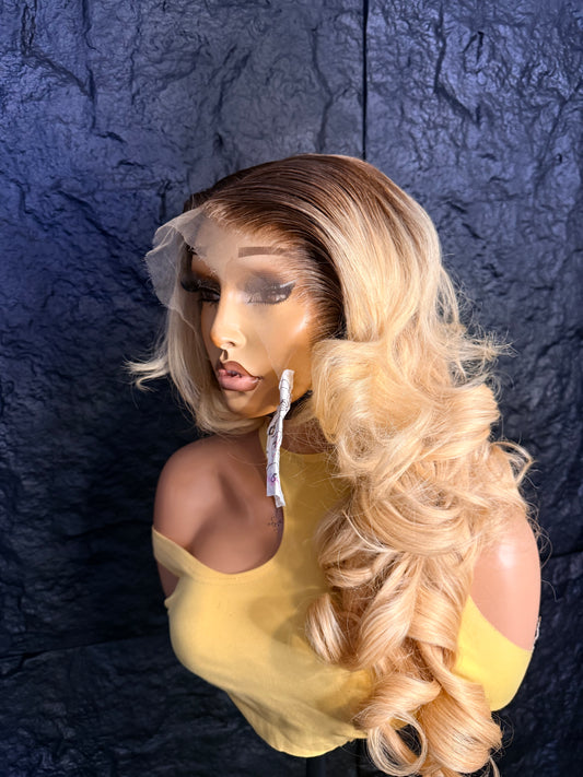Wig Melisa 004 (blonde with dark roots)