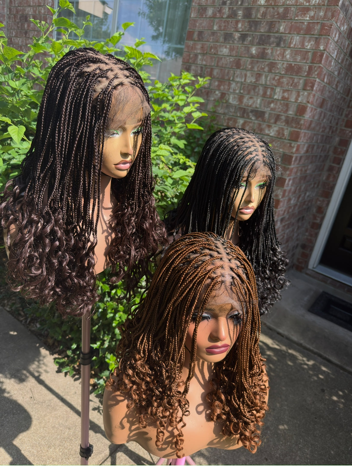 14 inches Micro knotless braids with bouncy tips. made with 360 full lace on a hair blend lace. for everyday look.